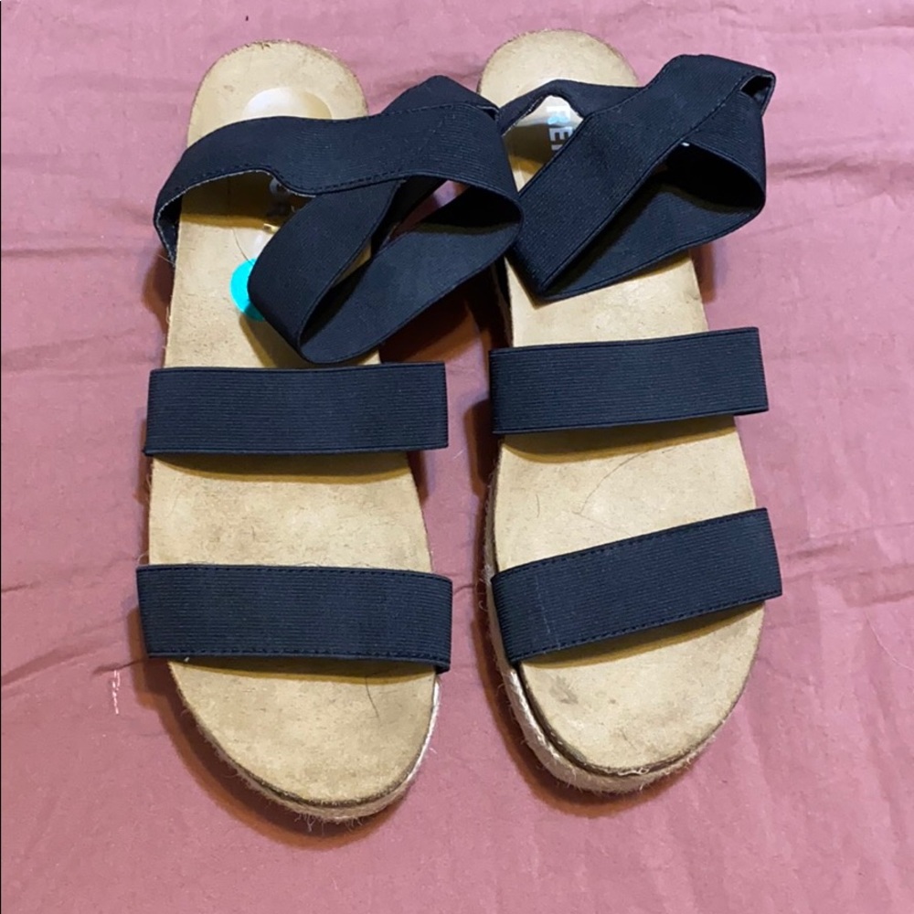 sandals never worn